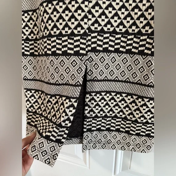 NWT Black and White Patterned Women's Skirt✨ - Picture 5 of 6